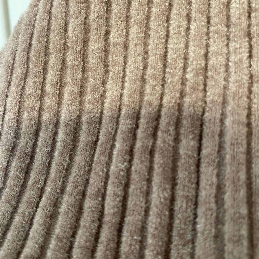 WHBM soft velvety sweater size small - Picture 6 of 6